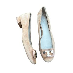 Tory Burch GiGi Tan Flats with Gold Logo size 7